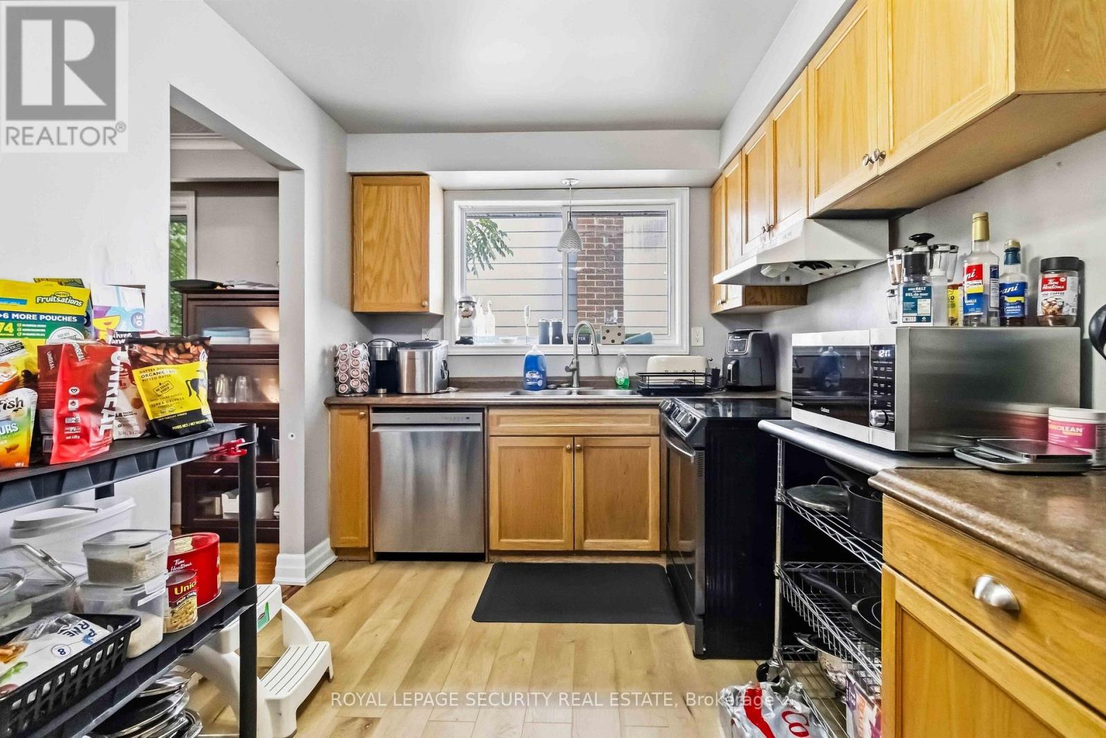 93 CONNAUGHT CRESCENT Caledon (Bolton West) Ontario Canada L7E2S3 5