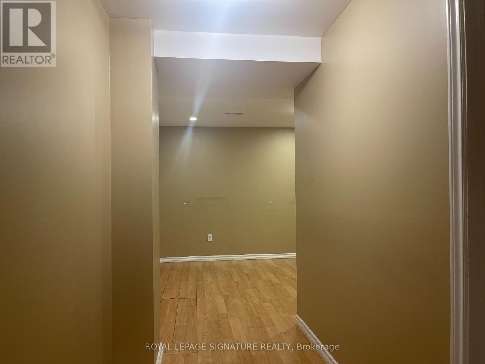37 Whiteface Crescent, Brampton, Ontario  L6X 4X3 - Photo 3 - W13756804