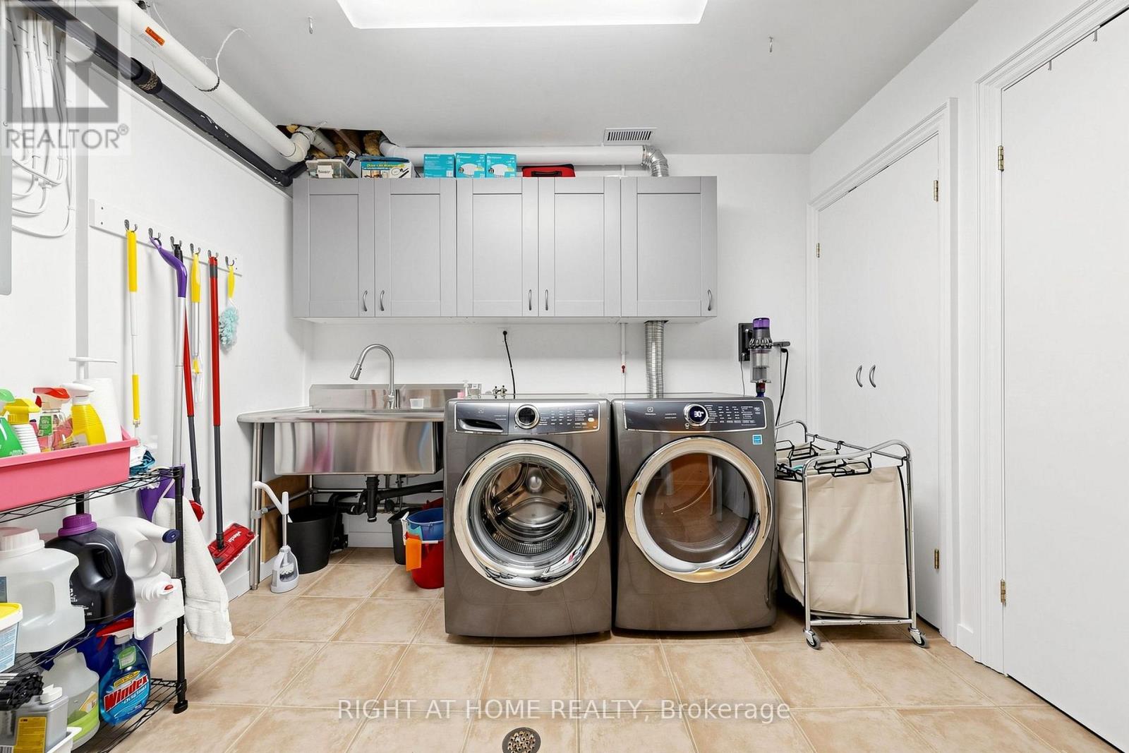4 Grovetree Road, Toronto, Ontario  M9V 2Y2 - Photo 30 - W13836574