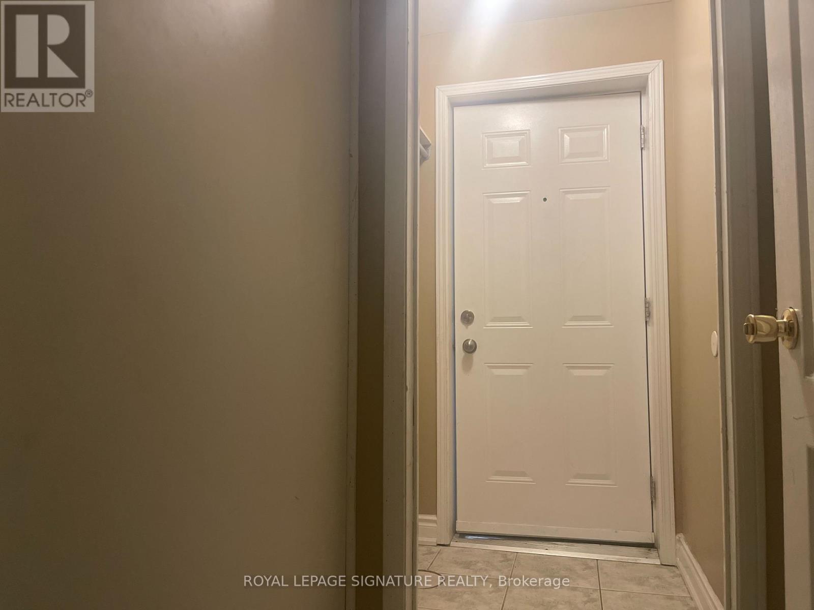 37 Whiteface Crescent, Brampton, Ontario  L6X 4X3 - Photo 2 - W13756804