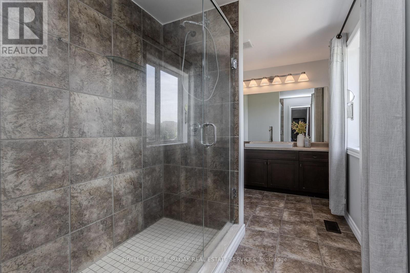 32 Great Oak Trail, Hamilton (Binbrook), Ontario  L0R 1C0 - Photo 16 - X13855564