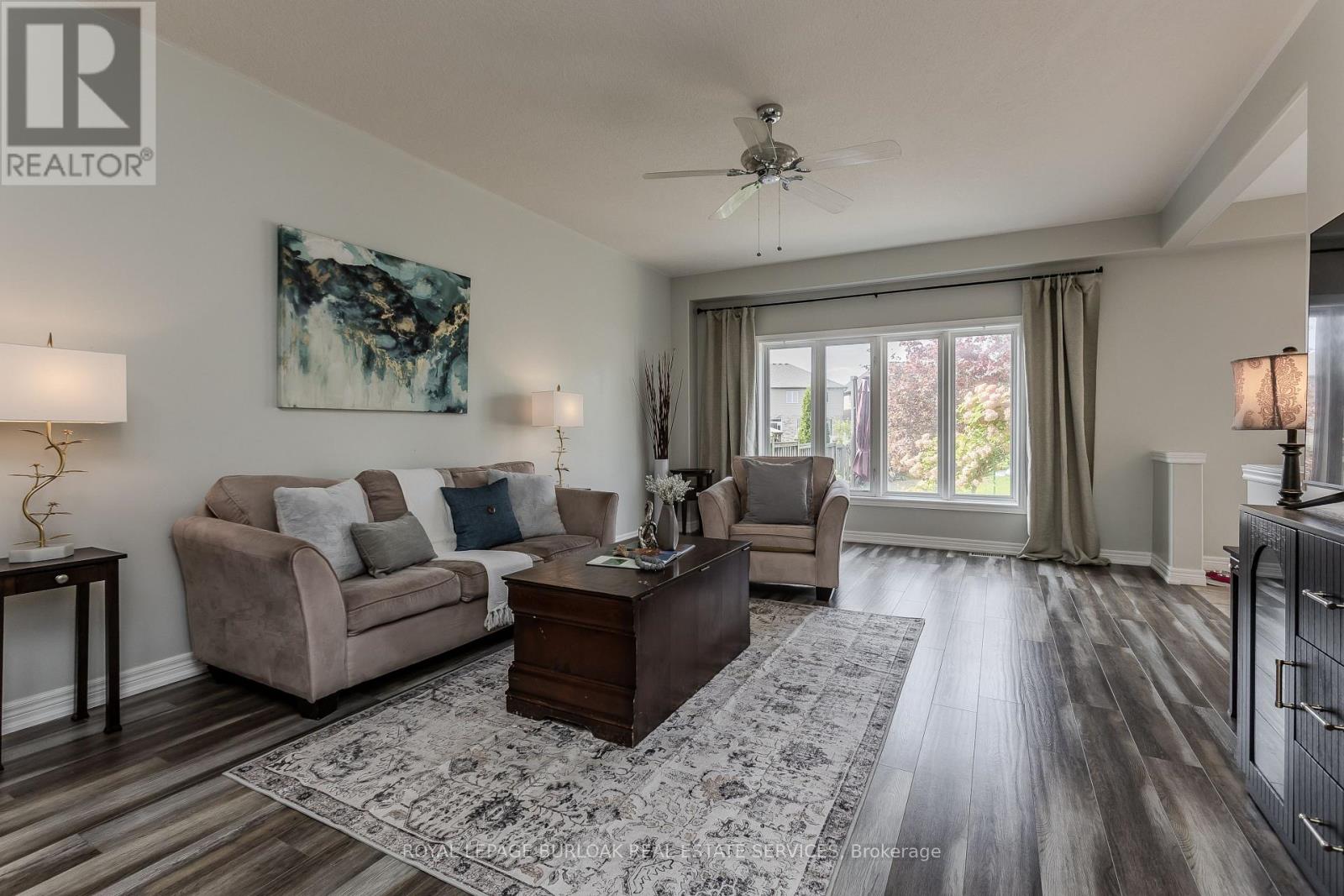32 Great Oak Trail, Hamilton (Binbrook), Ontario  L0R 1C0 - Photo 4 - X13855564