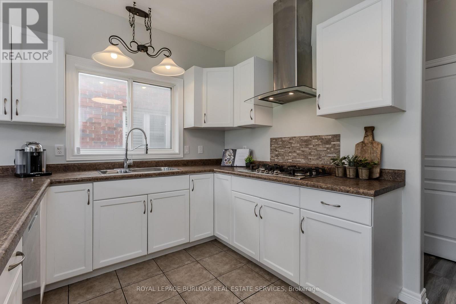 32 Great Oak Trail, Hamilton (Binbrook), Ontario  L0R 1C0 - Photo 9 - X13855564