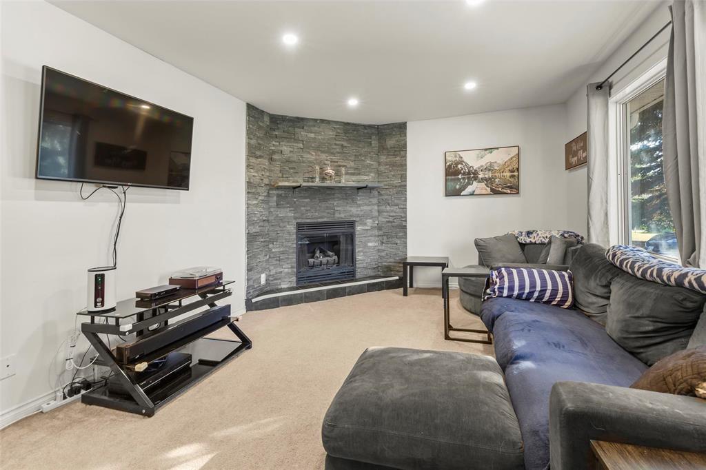 3 South Park Drive, Steinbach, Manitoba R5G 2E8 - Photo 3 - 202624734