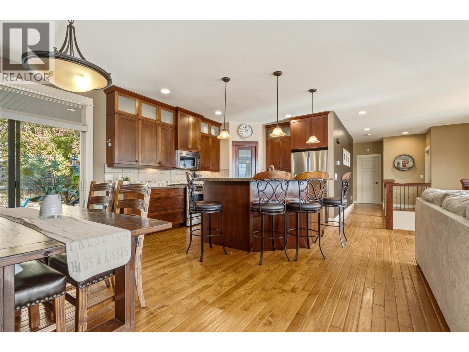 547 Mt. Tanner Place, Coldstream, British Columbia  V1B 4B4 - Photo 6 - 10402332