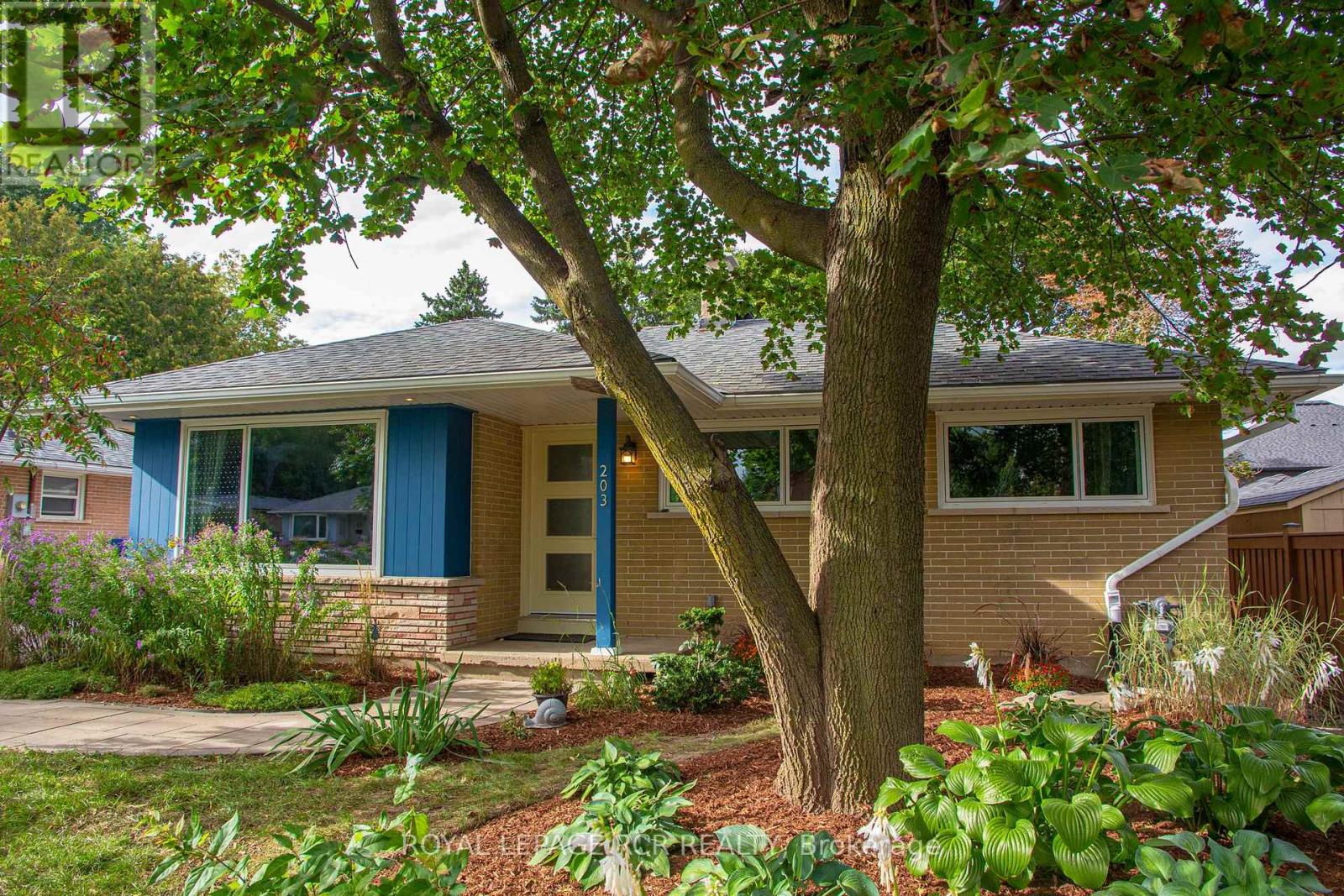 203 Zina Street, Orangeville, Ontario L9W 1E9 - Photo 1 - W13834934