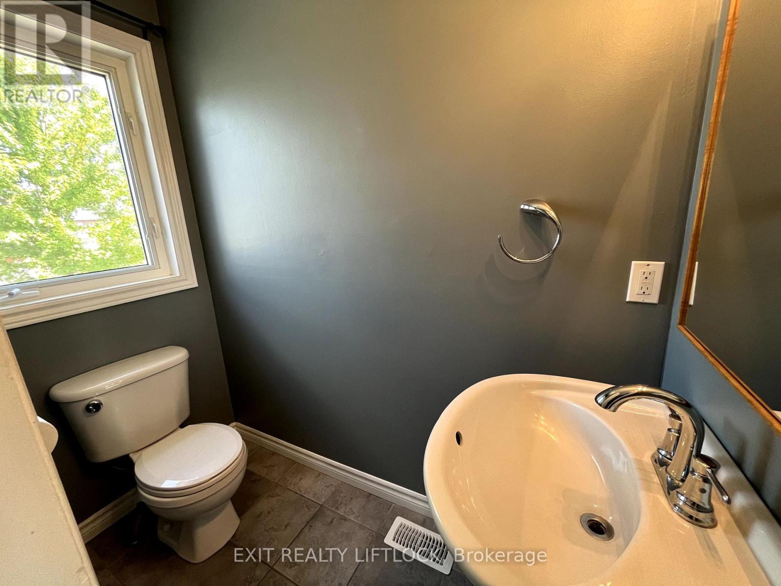 722 Trailview Drive, Peterborough, Ontario  K9J 8P2 - Photo 3 - X13855712