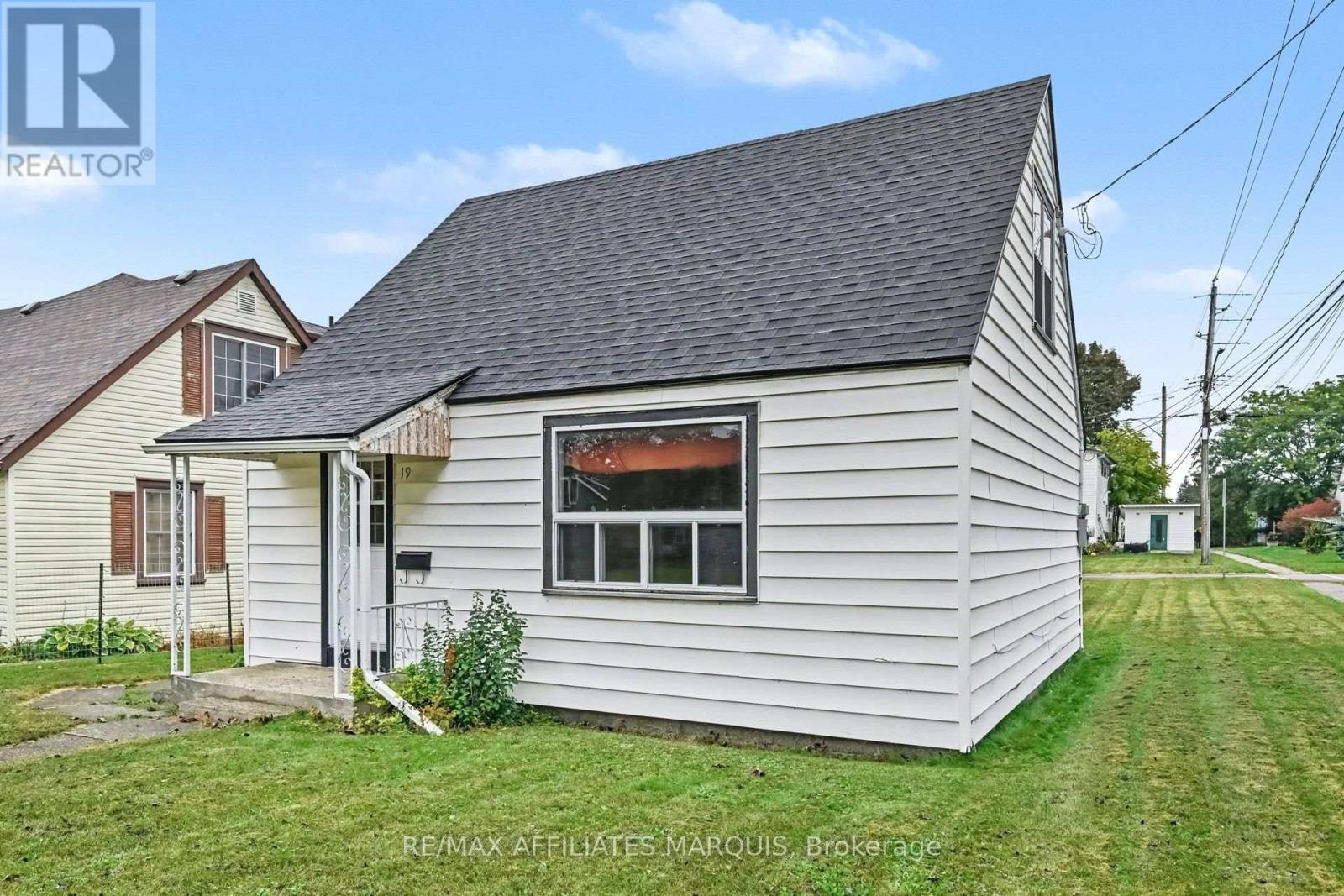 19 Churchill Crescent, Smiths Falls, Ontario  K7A 3H3 - Photo 2 - X13855826