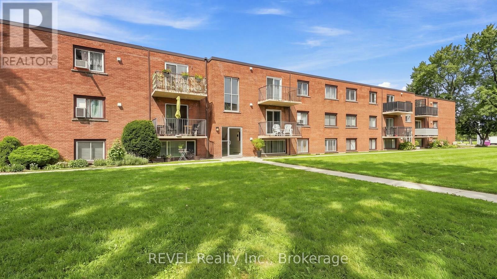 3 - 450 Carlton Street, St. Catharines, Ontario  L2M 4X1 - Photo 2 - X13855896