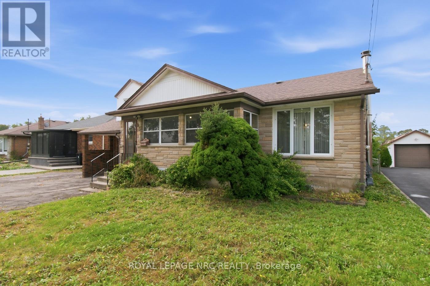 65 Golden Boulevard W, Welland (Lincoln/crowland), Ontario  L3B 1H5 - Photo 2 - X13855898