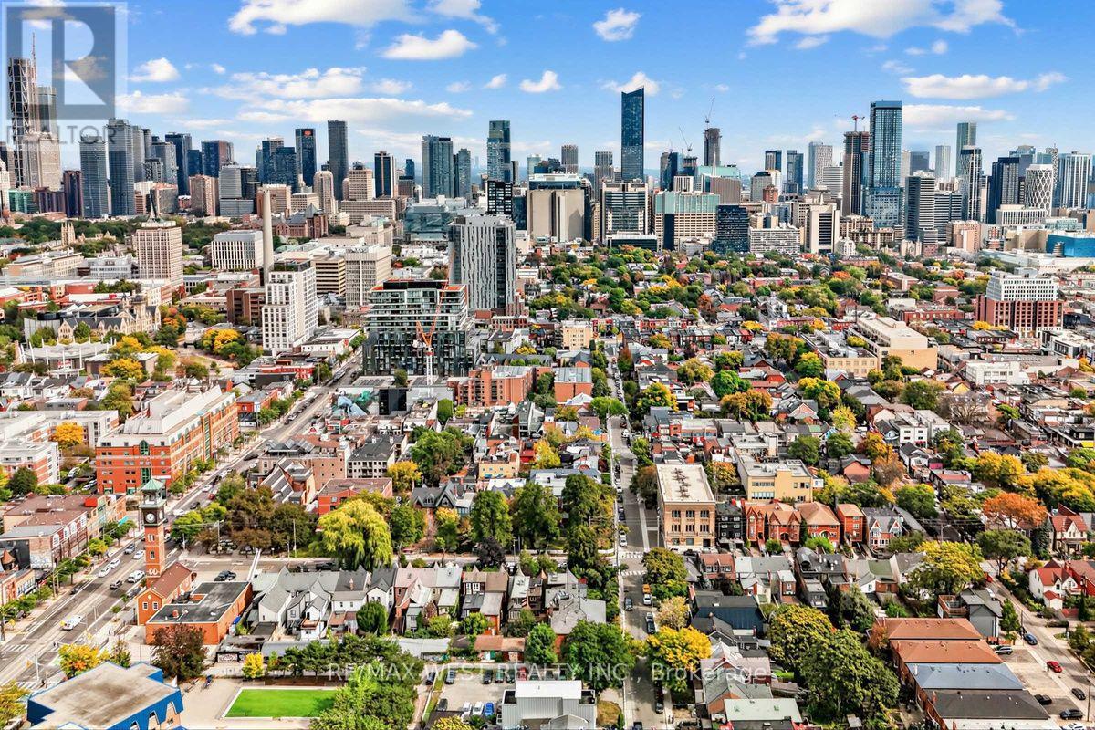 90 OXFORD STREET, Toronto, Ontario