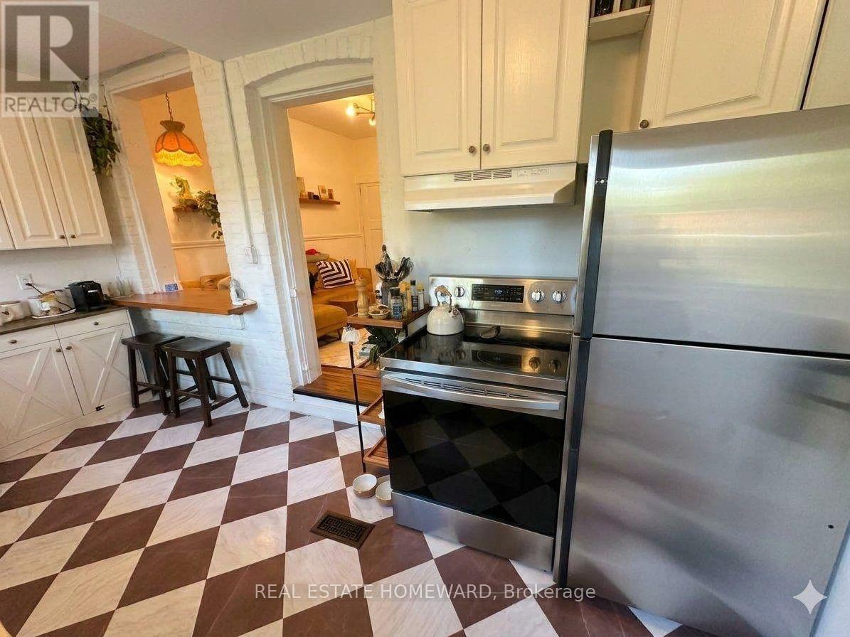 250 Rushton Road, Toronto, Ontario  M6G 3J5 - Photo 15 - C13855776