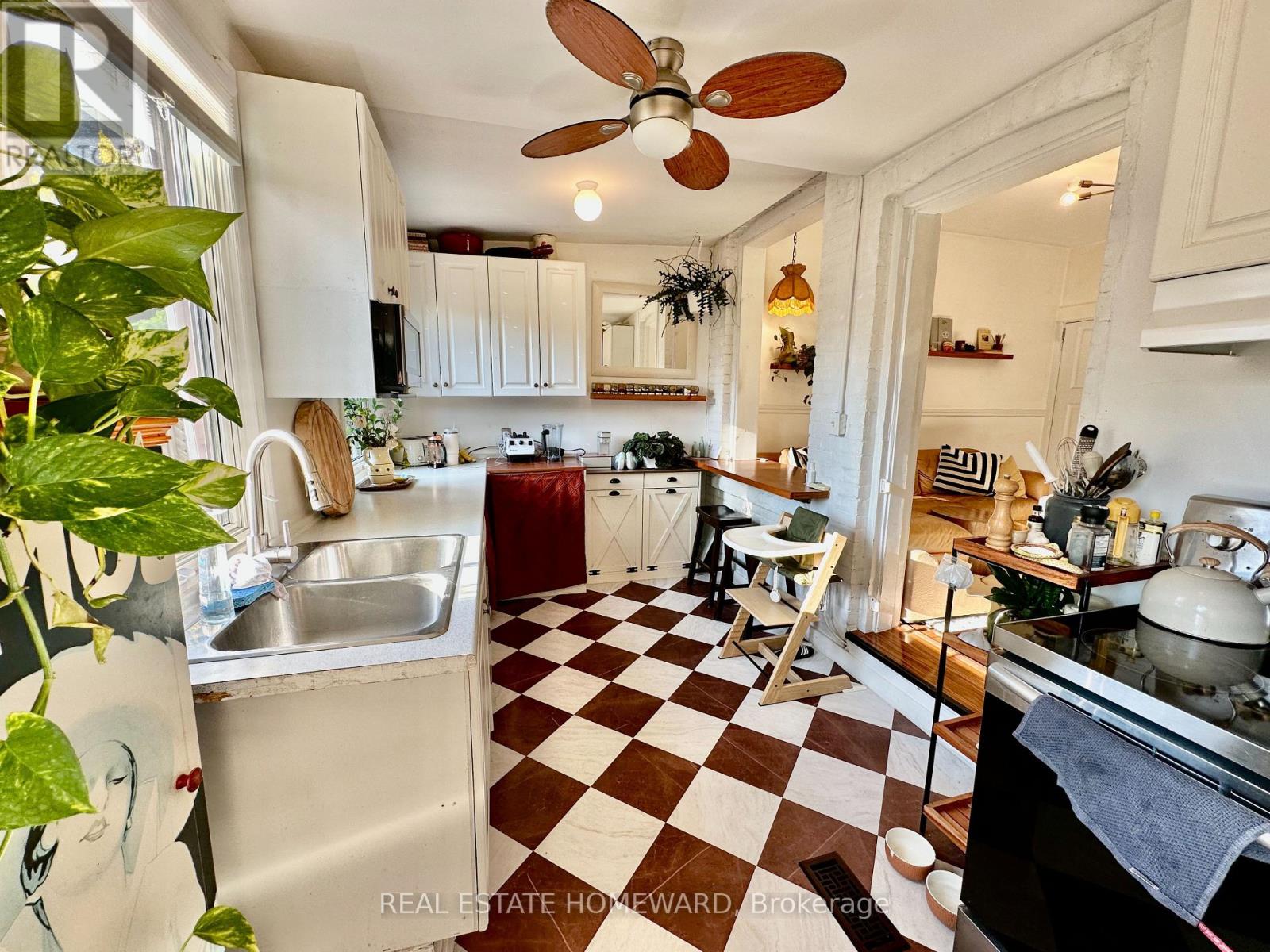 250 Rushton Road, Toronto, Ontario  M6G 3J5 - Photo 17 - C13855776