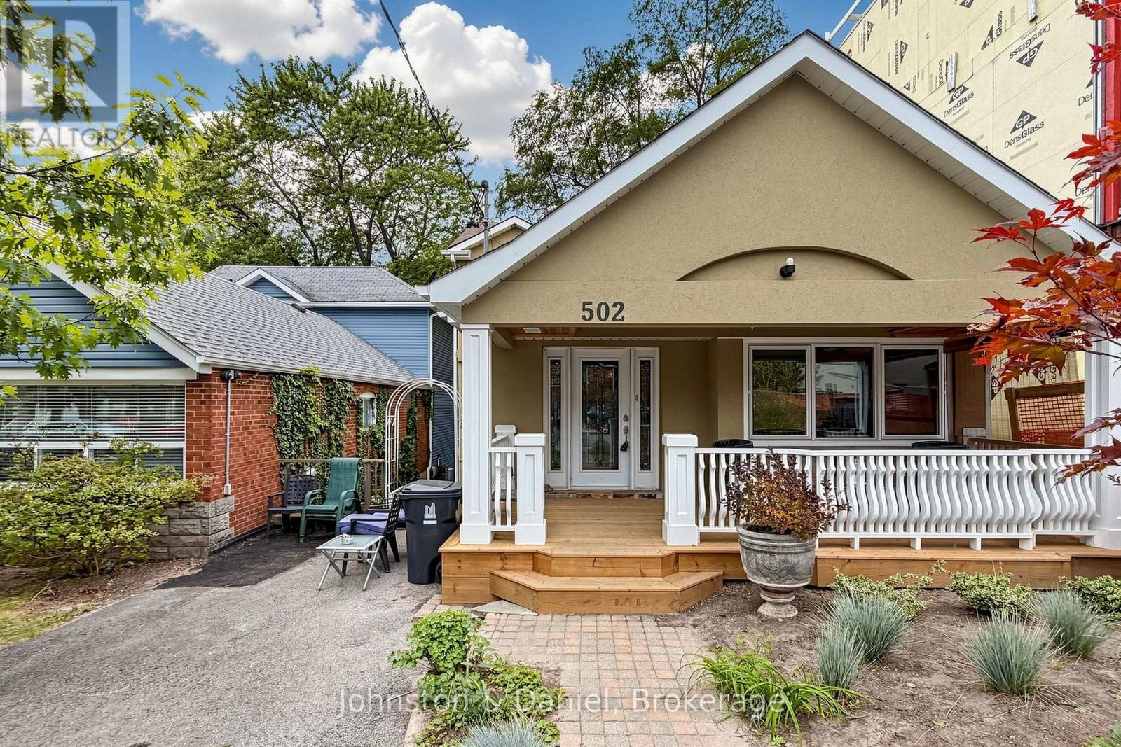 502 SCARBOROUGH ROAD Toronto (East End-Danforth) Ontario Canada M4E3N2 3