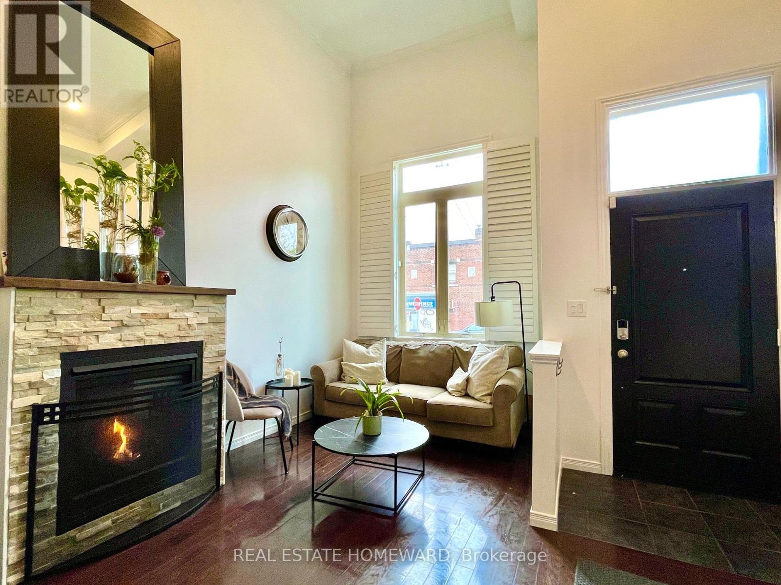 287 Kingswood Road, Toronto, Ontario  M4E 3N8 - Photo 3 - E13855794
