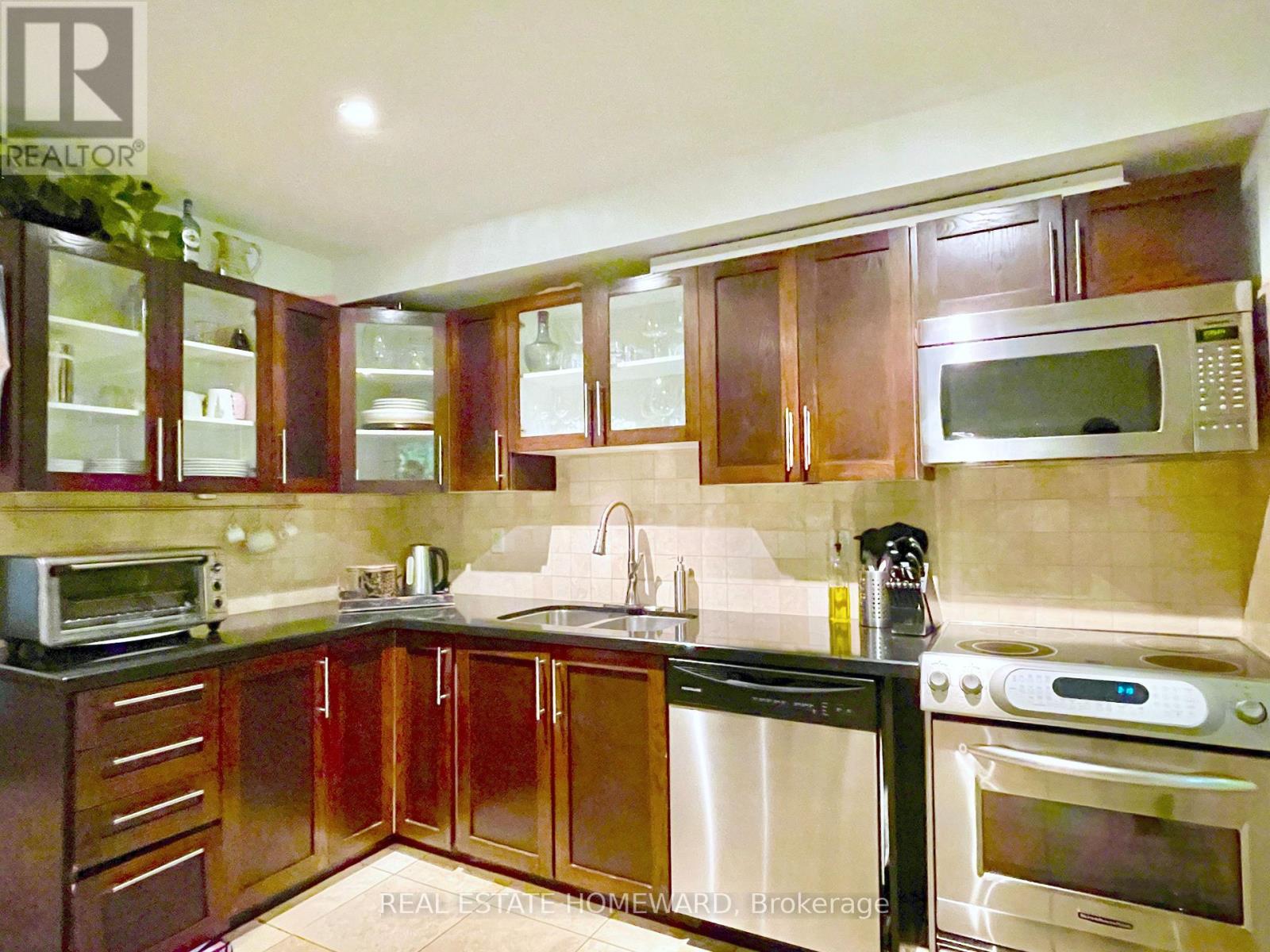 287 Kingswood Road, Toronto, Ontario  M4E 3N8 - Photo 8 - E13855794