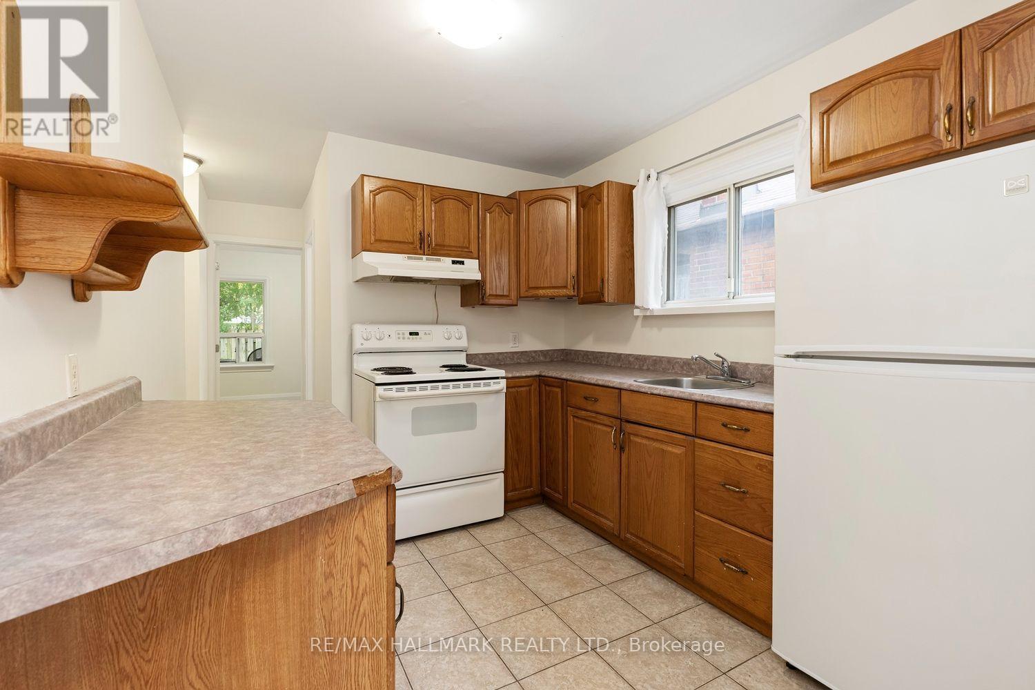 31 Thora Avenue, Toronto, Ontario  M1L 2P7 - Photo 4 - E13855862