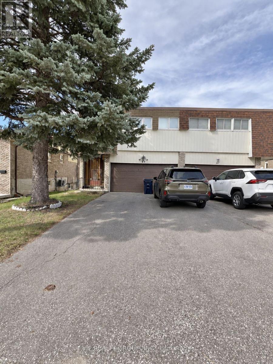 69 YATESBURY ROAD, Toronto, Ontario