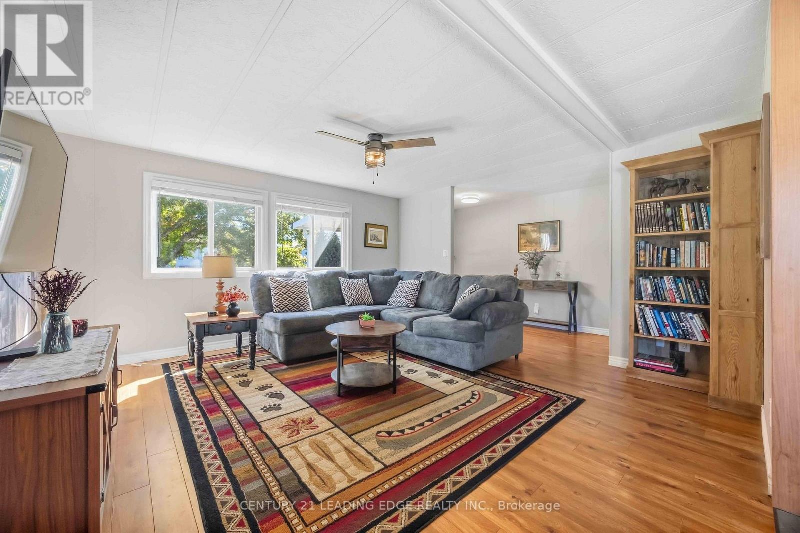 10 Hummingbird Circle, Georgina, Ontario  L0E 1R0 - Photo 5 - N13855696