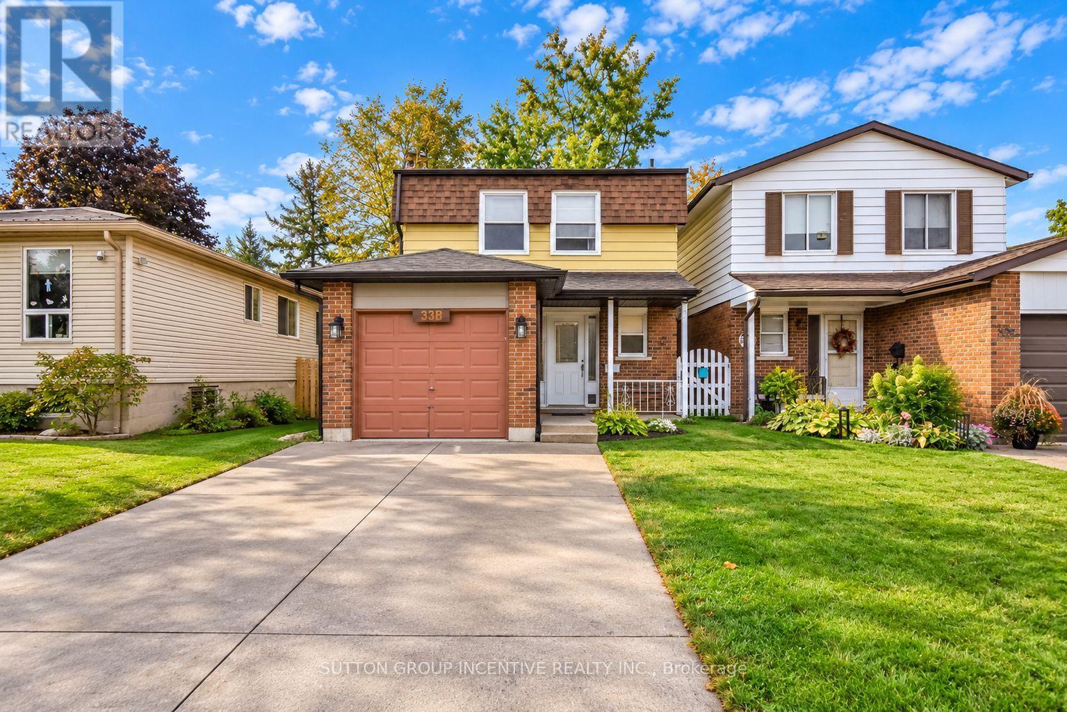 33B CUNDLES ROAD E, Barrie, Ontario