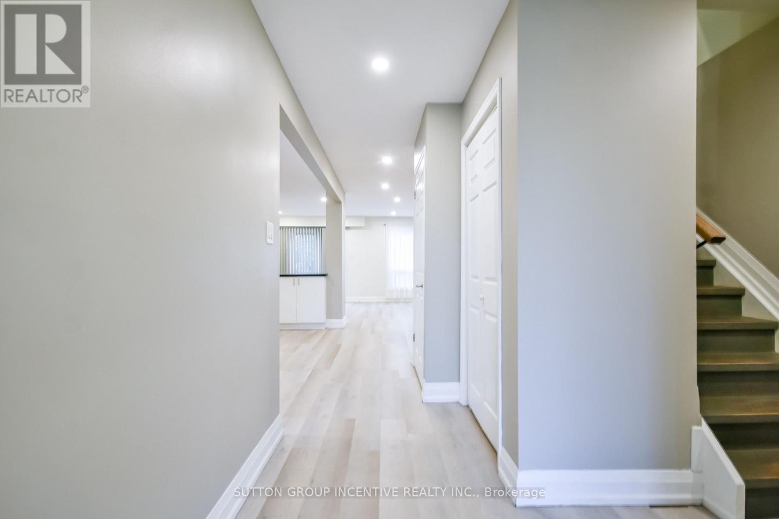 33b Cundles Road E, Barrie, Ontario  L4M 2Z6 - Photo 3 - S13855748