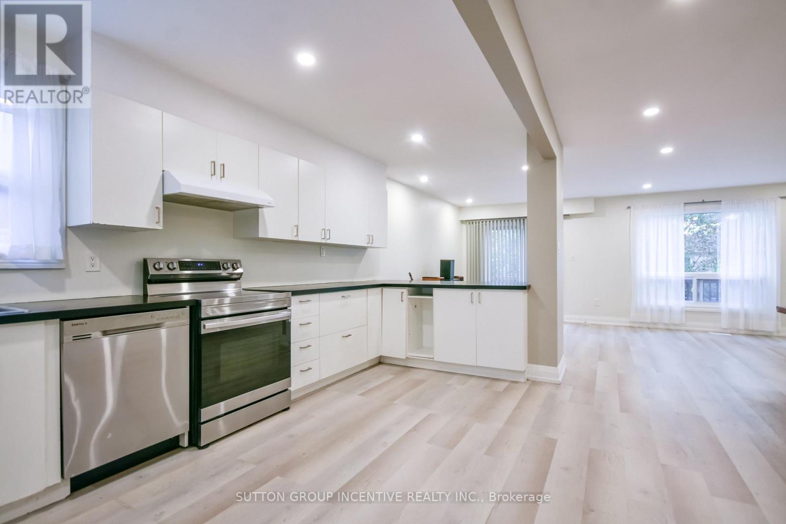 33b Cundles Road E, Barrie, Ontario  L4M 2Z6 - Photo 6 - S13855748