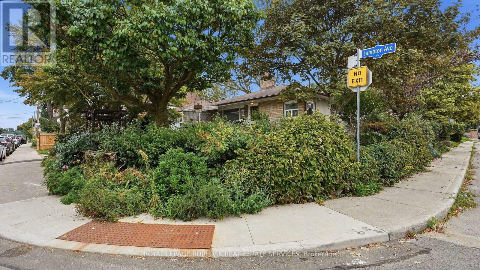 57 Lambton Avenue, Toronto, Ontario  M6N 2S3 - Photo 4 - W13855650