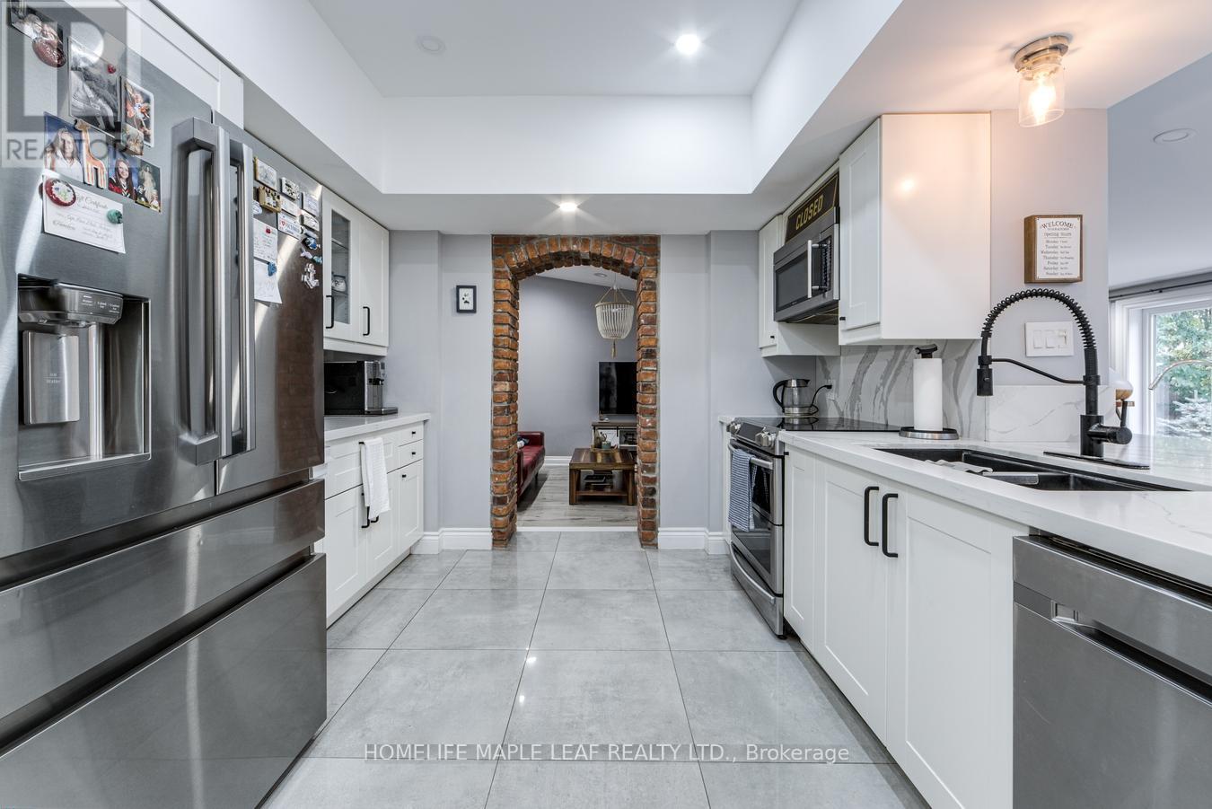 12 Adamson Street N, Halton Hills, Ontario  L0P 0A2 - Photo 10 - W13855870