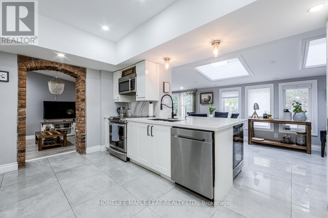12 Adamson Street N, Halton Hills, Ontario  L0P 0A2 - Photo 9 - W13855870