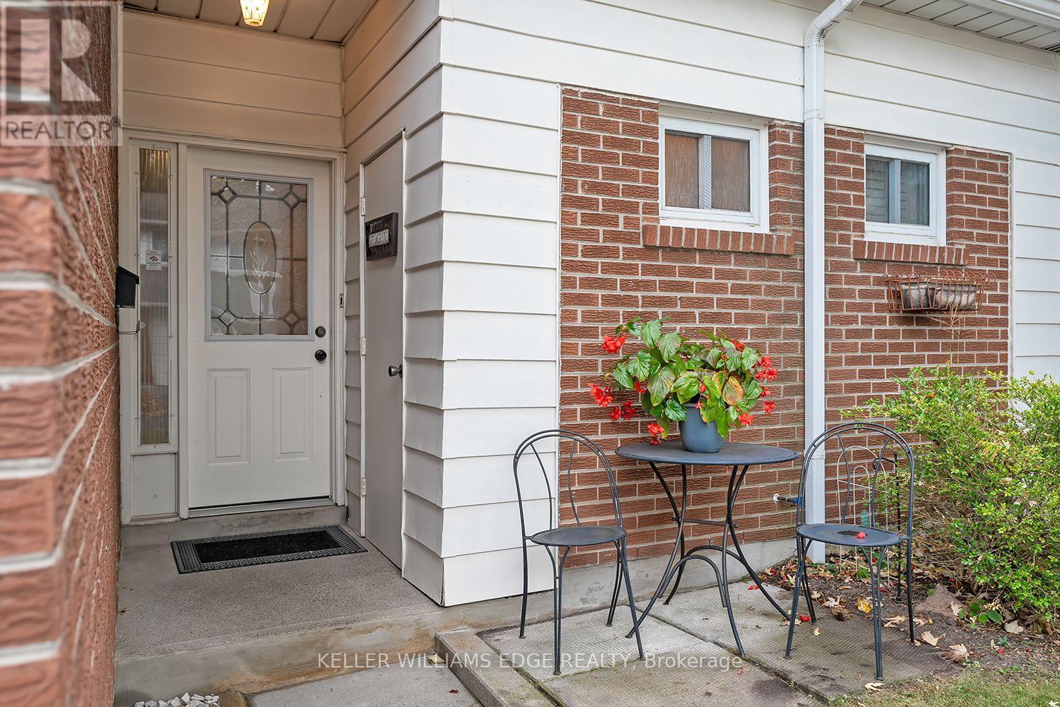 2 - 473 Woodview Road, Burlington, Ontario  L7N 2Z9 - Photo 3 - W13855882
