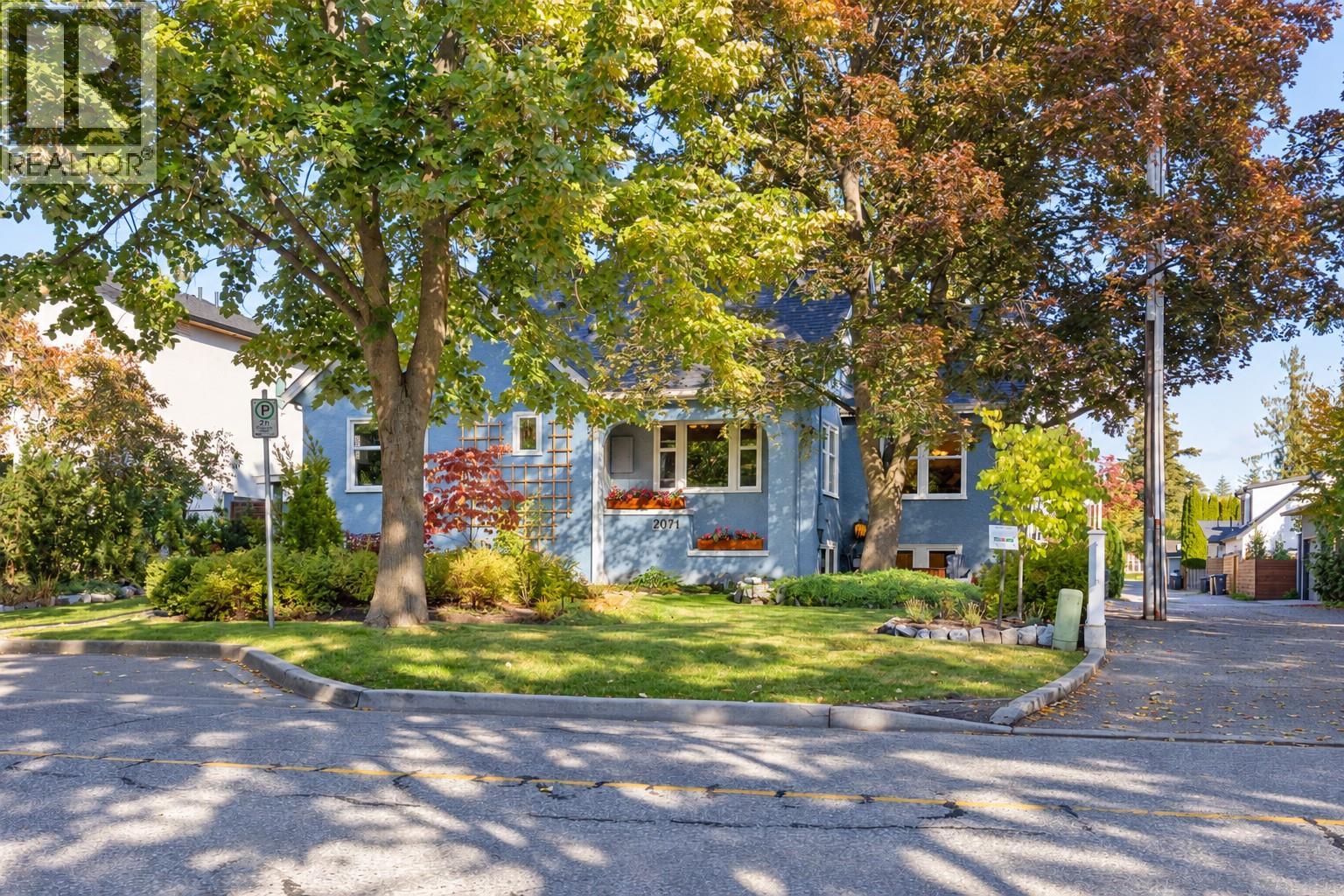 2071 Abbott Street, Kelowna, British Columbia