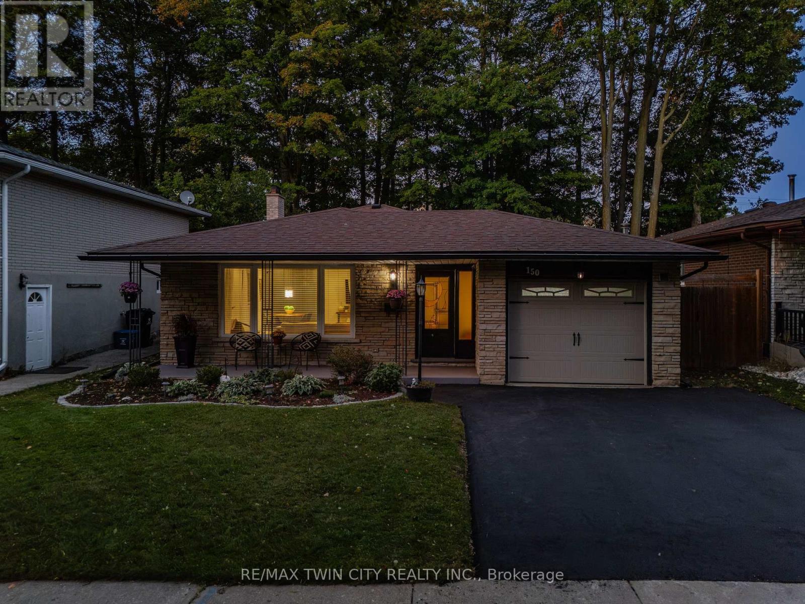 150 COACH HILL DRIVE, Kitchener, Ontario