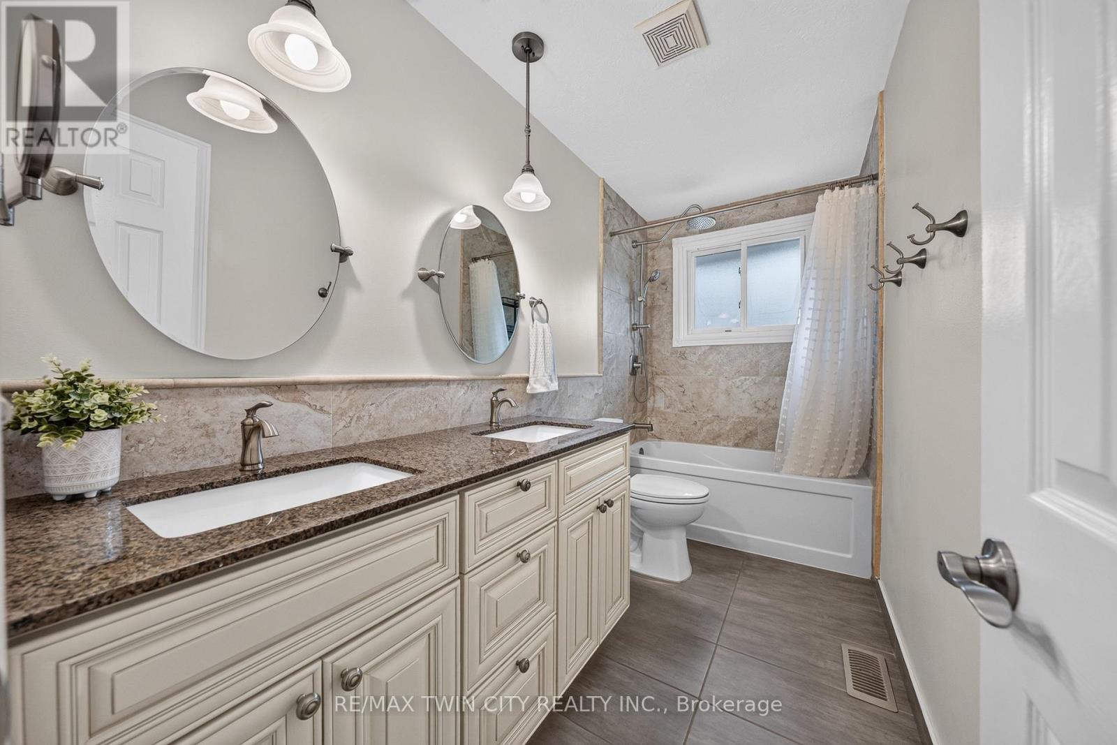 150 Coach Hill Drive, Kitchener, Ontario  N2E 1P4 - Photo 23 - X13855836