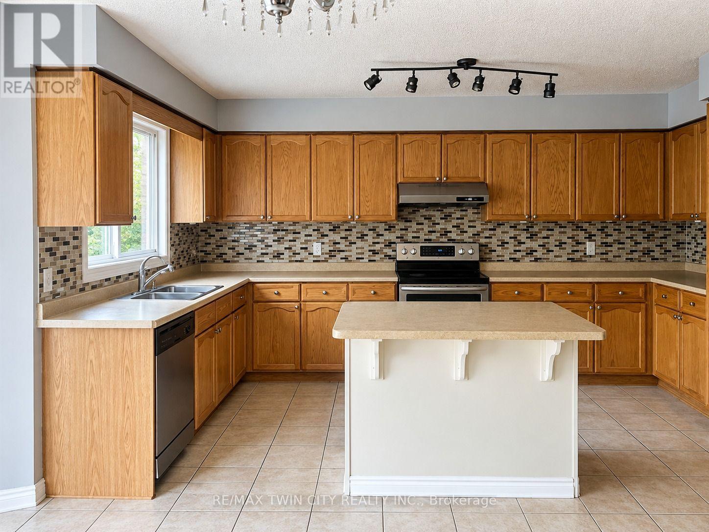 920 Marl Meadow Court, Kitchener, Ontario  N2R 1L4 - Photo 11 - X13855866
