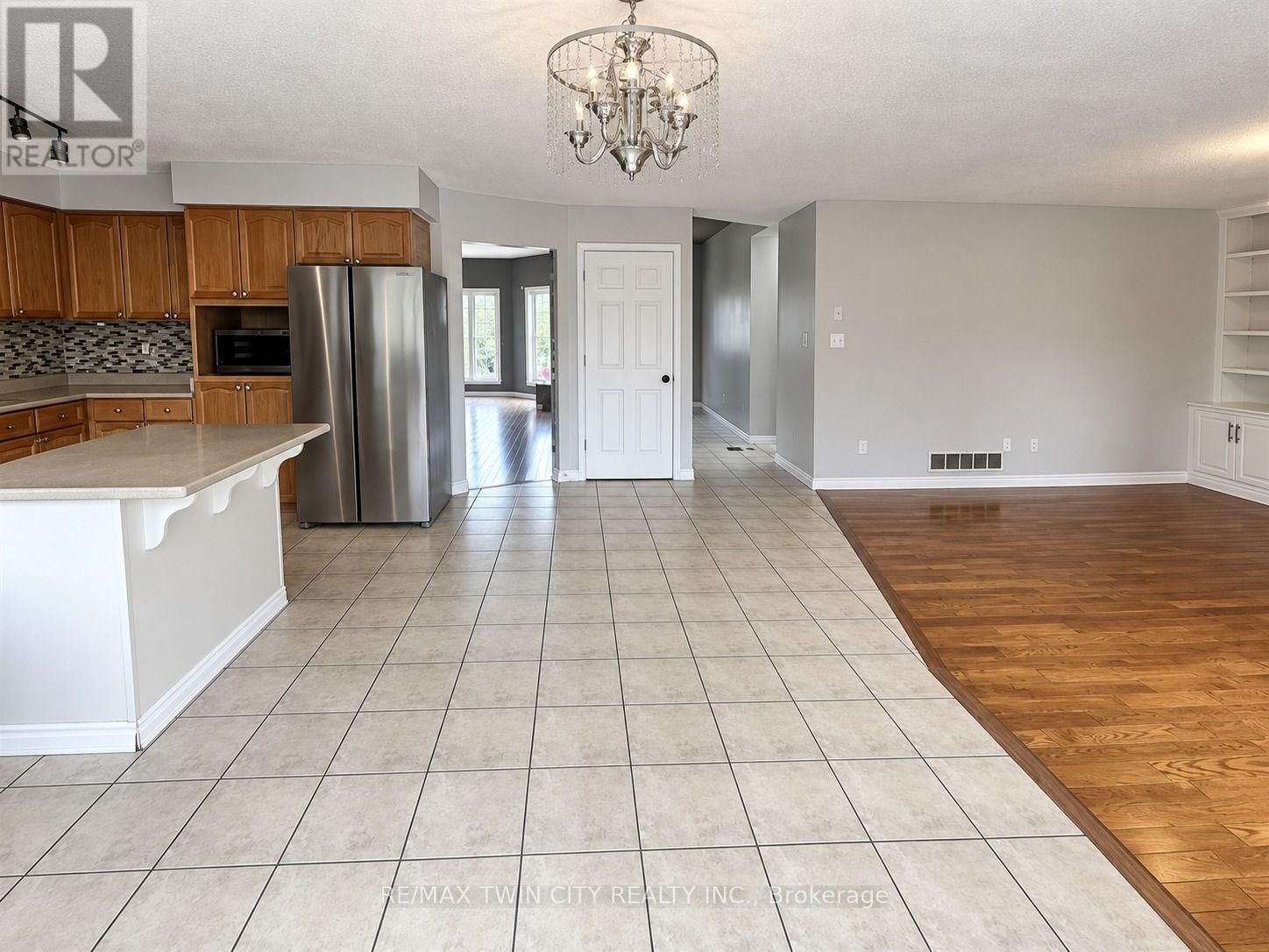 920 Marl Meadow Court, Kitchener, Ontario  N2R 1L4 - Photo 9 - X13855866