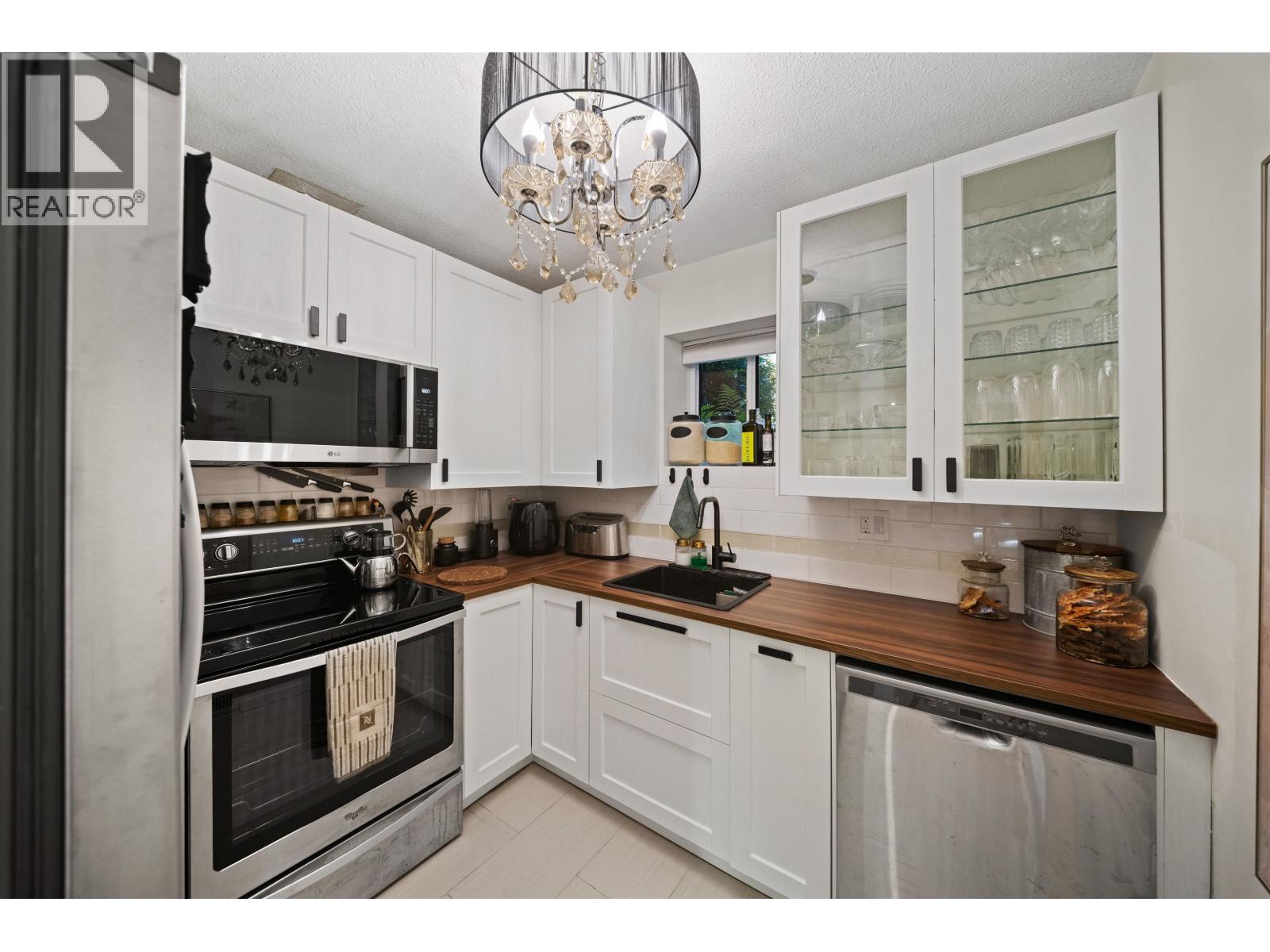 8582 Wilderness Court, Burnaby, British Columbia  V5A 4B2 - Photo 6 - R3171632