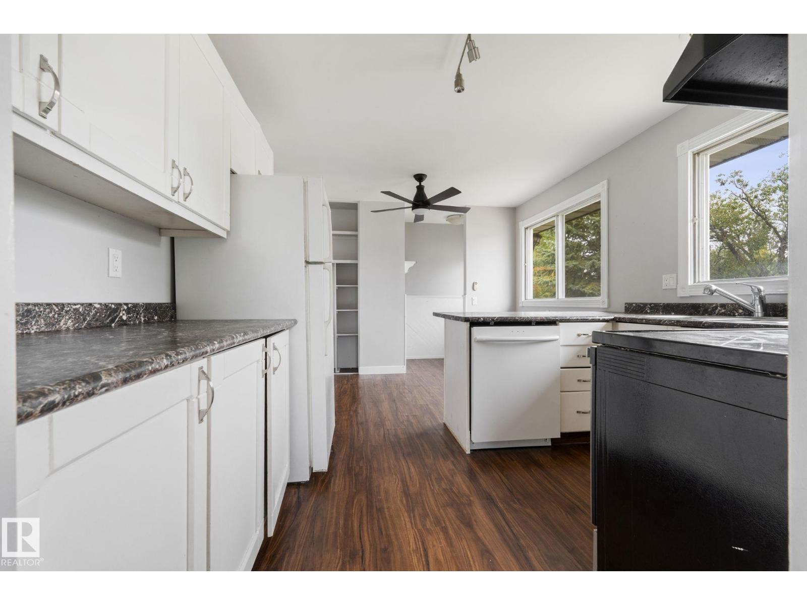 6 CAMPBELL CRES E