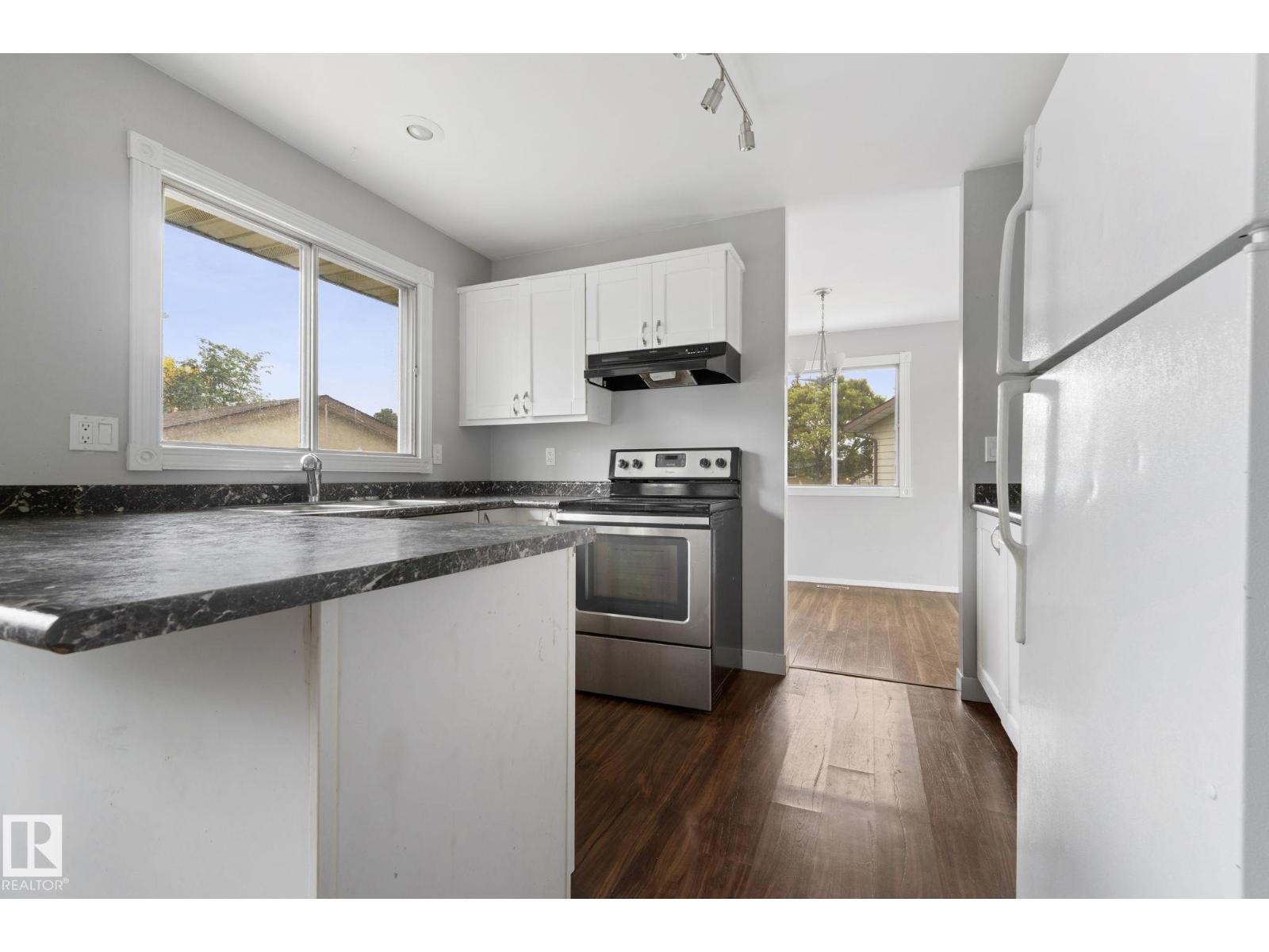 6 CAMPBELL CRES E