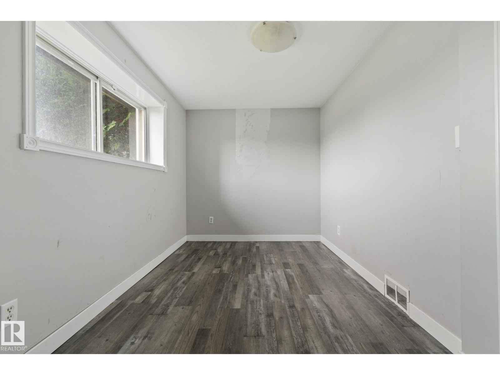 6 CAMPBELL CRES E