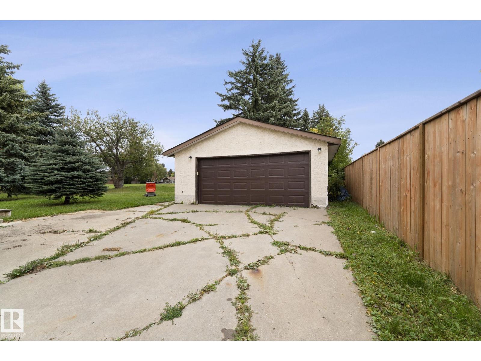 6 CAMPBELL CRES E