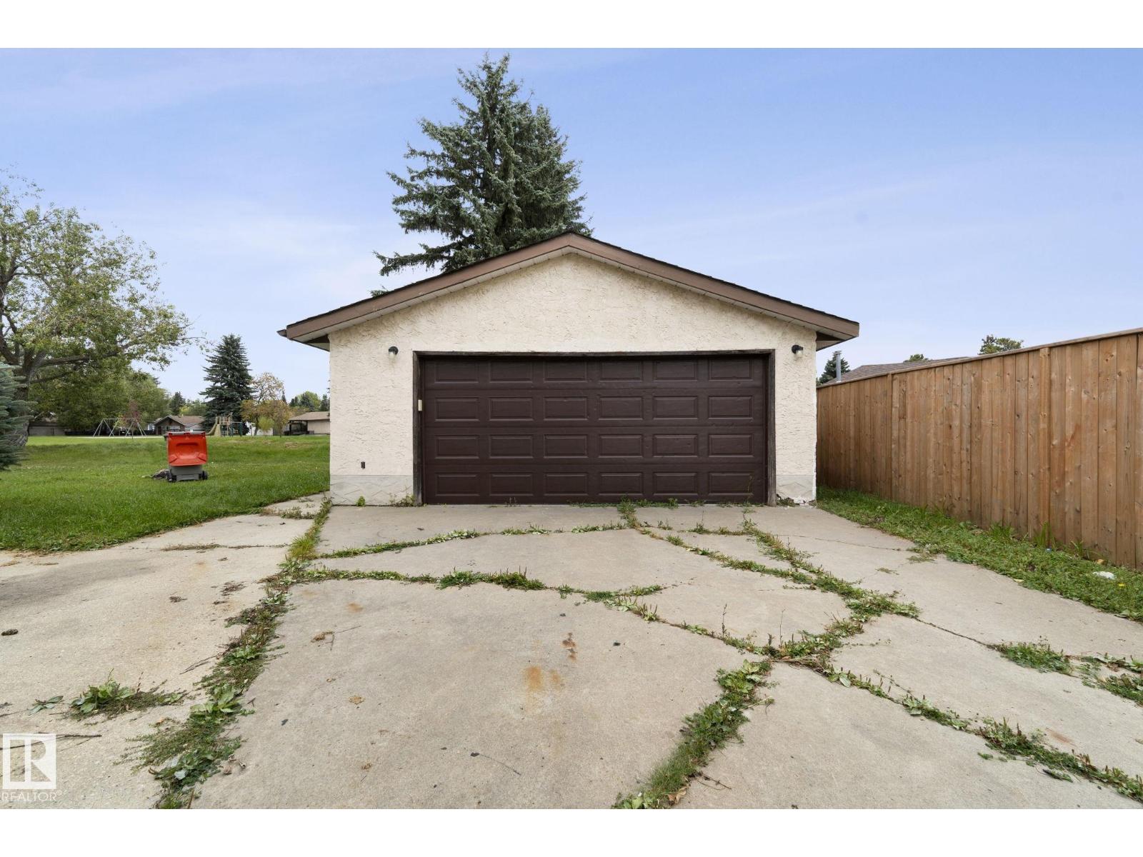 6 CAMPBELL CRES E