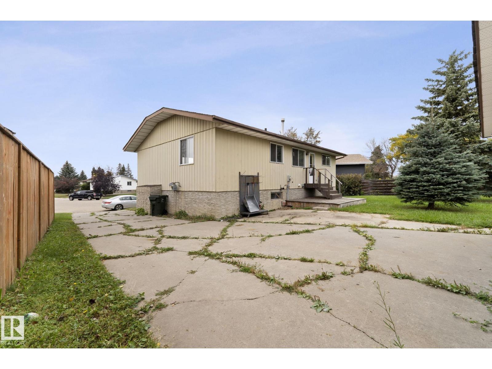 6 CAMPBELL CRES E