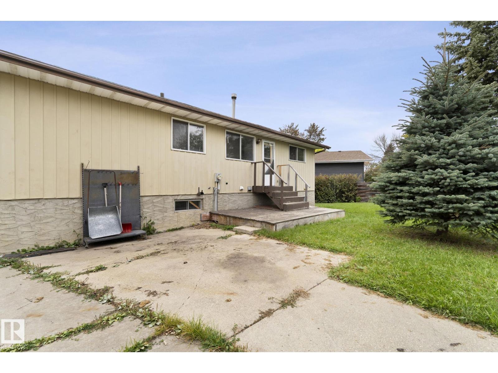 6 CAMPBELL CRES E