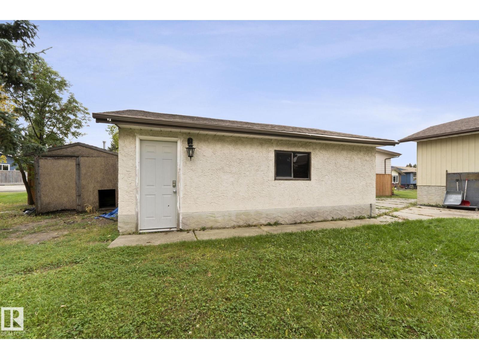 6 CAMPBELL CRES E