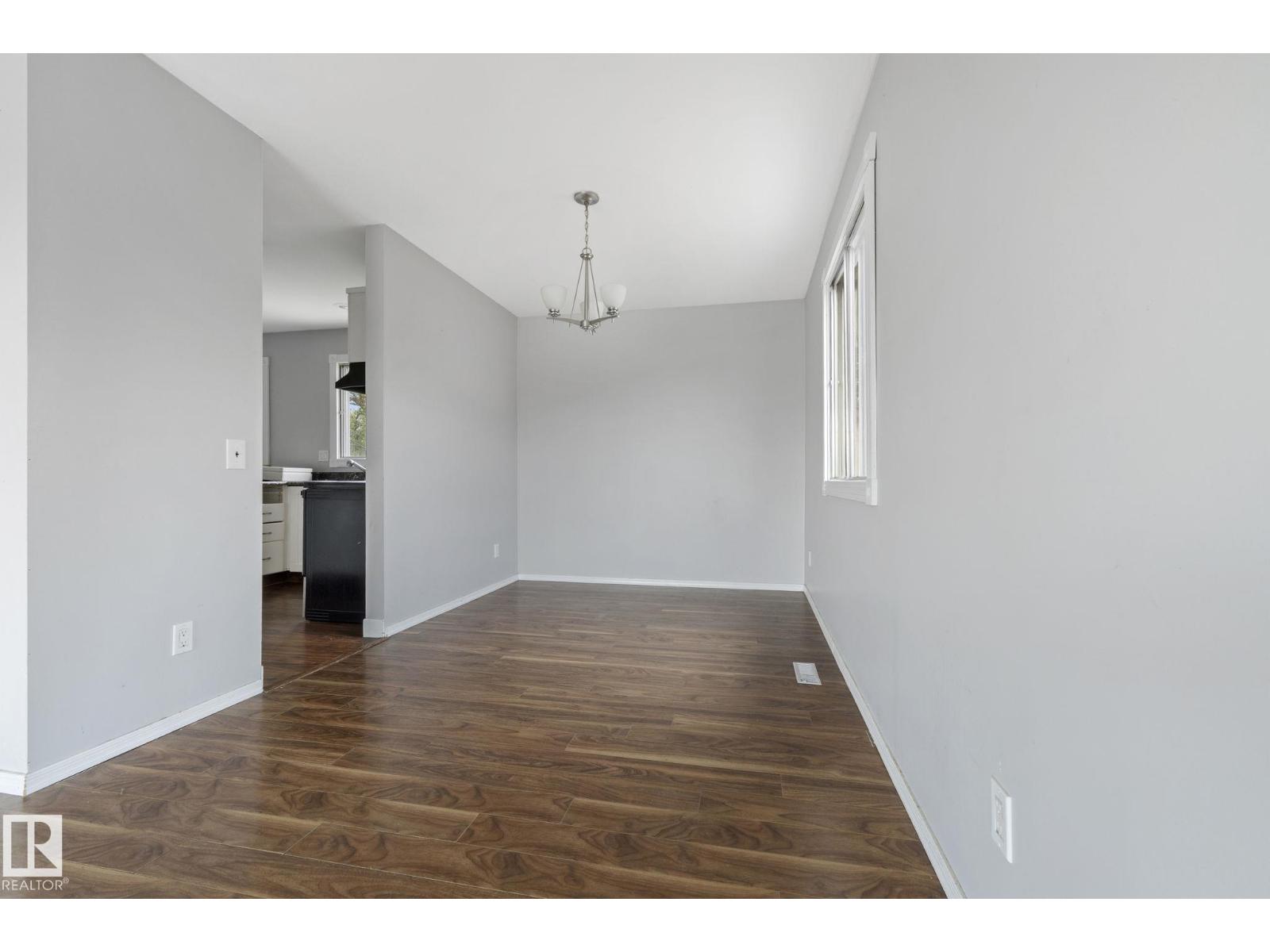6 CAMPBELL CRES E