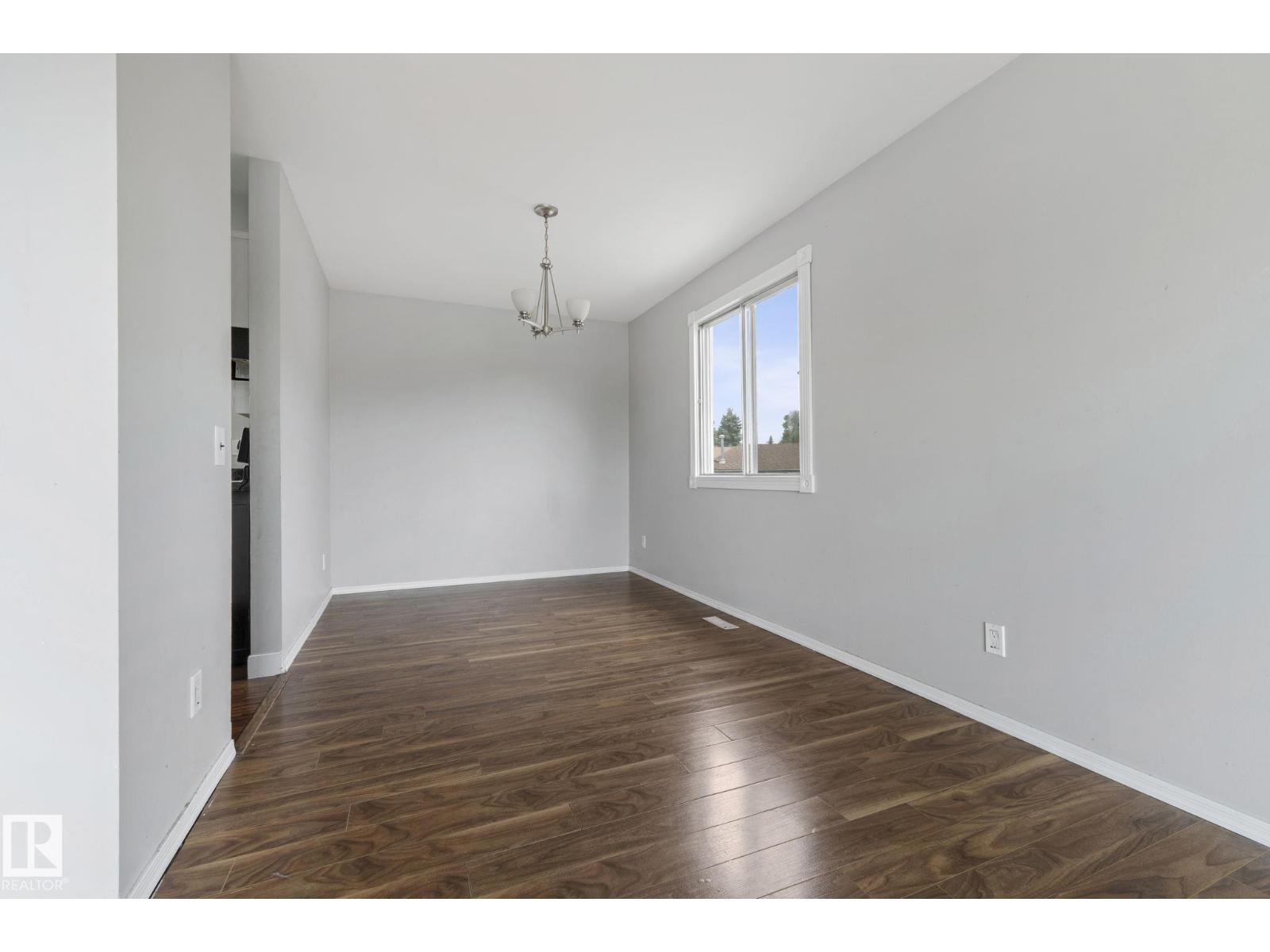 6 CAMPBELL CRES E