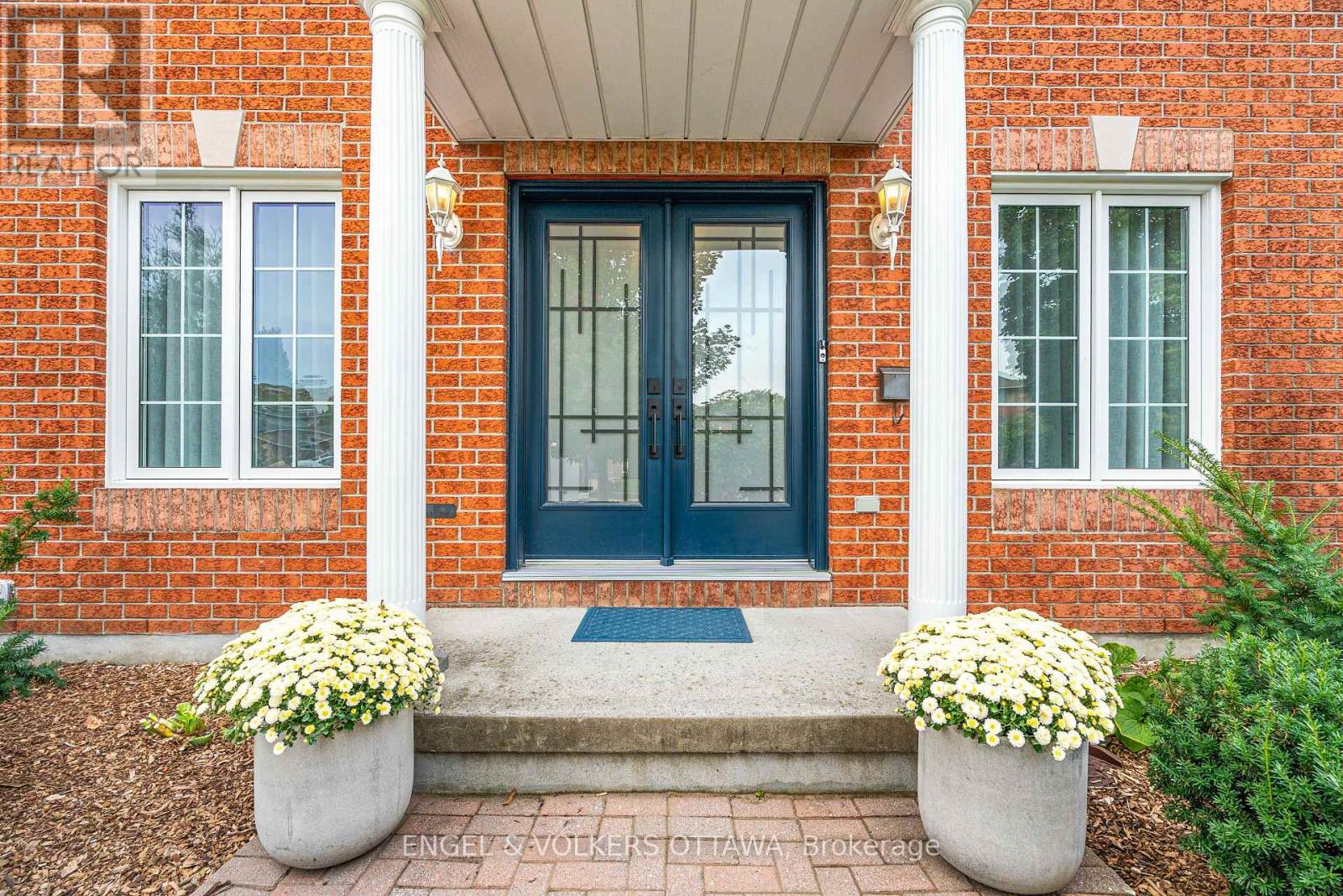 6 Holly Ridge, Ottawa, Ontario  K2S 1C9 - Photo 2 - X13855998