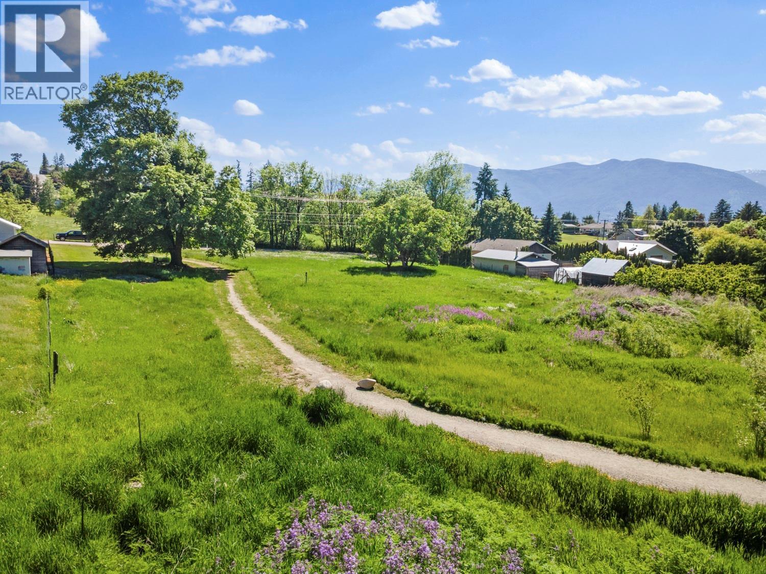924 Devon Street Creston British Columbia Canada V0B1G6 3