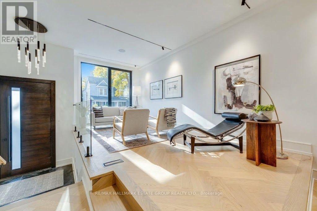 10 Wheeler Avenue, Toronto, Ontario  M4L 3V2 - Photo 3 - E13854948