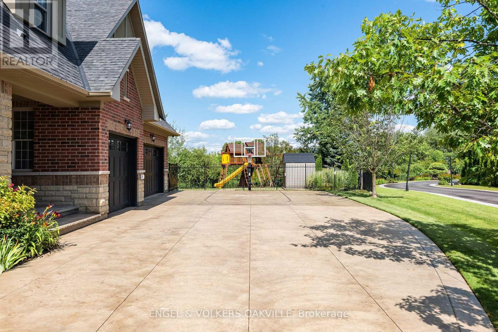 33 Barraclough Boulevard, Halton Hills, Ontario  L7G 0E8 - Photo 19 - W13855954